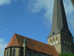 バスから教会を望む

聖ペトリ教会でしょうか
