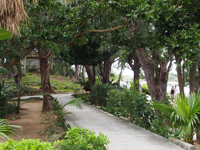 ワクワクしながら川平湾が見られる所へ