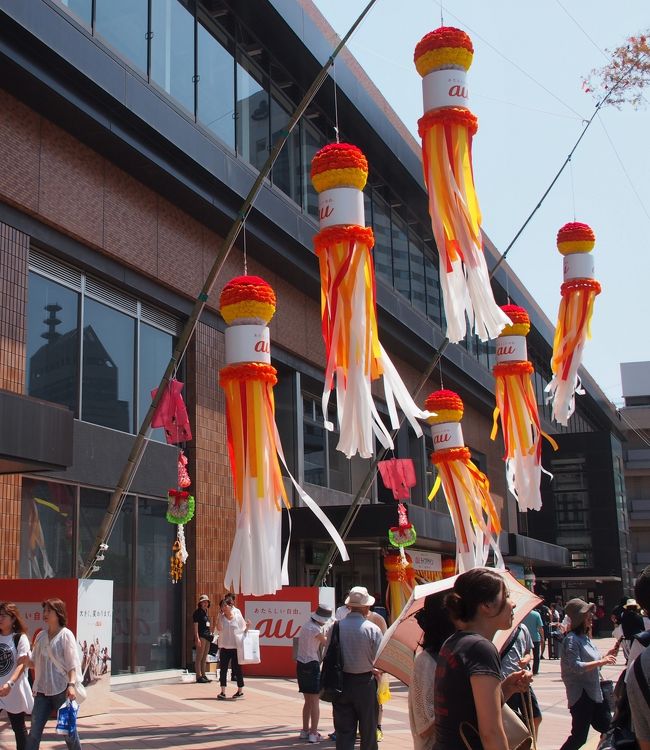 仙台駅を出たペデストリアンデッキ。