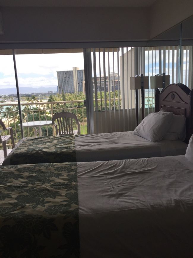 ベットはシングル２つ<br />結局…くっつけて、寝ました。<br />キッチンの備品は炊飯器まで…なんでも揃ってました〜〜。<br />ただシンクの水の流れがイマイチ。<br />洗濯機も乾燥機もあり。<br />