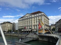 日曜日の朝は、朝食のために市内のホテルに向かいます。