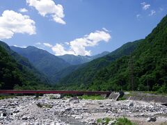 温泉の裏手にある太田切川から駒ヶ岳を撮りました。