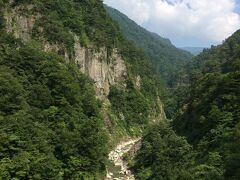 さて、次はどこへ。何となく、五箇山に行きたいなと思い、ナビで検索。最短ルートで白山ホワイトロードがあったので、山間の道もいいかなと。なかなかの絶景が続きます