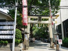 子安神社です。境内は甲州街道に接していますが、甲州街道からは入れずぐるりと廻って参拝です。