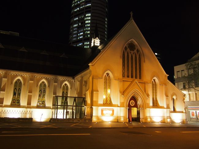 フリータイムで、ホテル付近を散策。<br />教会です。街にはちょっと怪しい人もちらほら。都会は怖いよ〜。