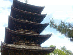 まずは興福寺へ。五重塔！