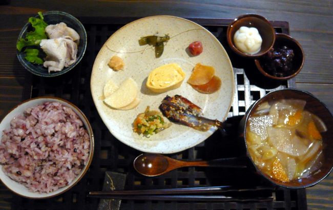 五穀米とけんちん汁の優しいランチ。おいしかった。