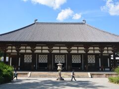 門の正面に金堂が迎えてくれます。国宝。奈良時代。奈良時代から数回ほど改修され創建当時そのままではないそうです。でも私的にはこの唐招提寺が一番奈良時代というものを感じさせてくれるお寺です。
