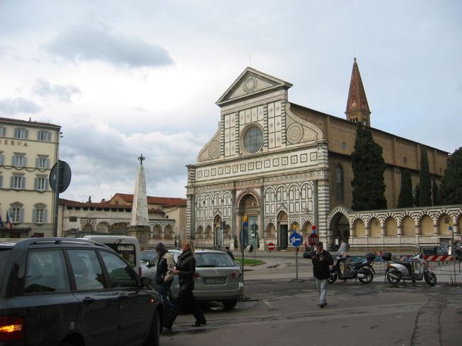 フィレンツエ駅出てすぐの広場の風景