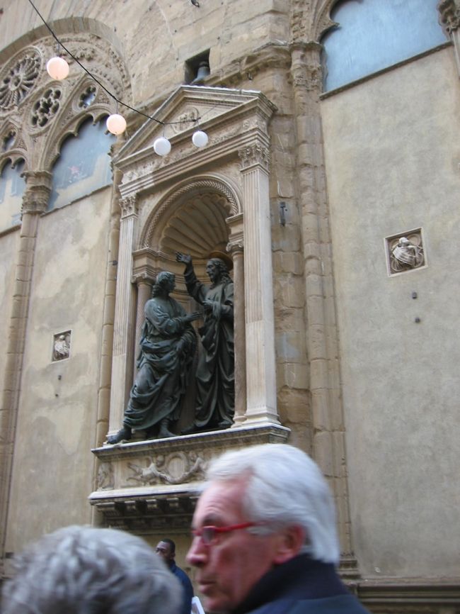 街中に美術品があちこちあります。