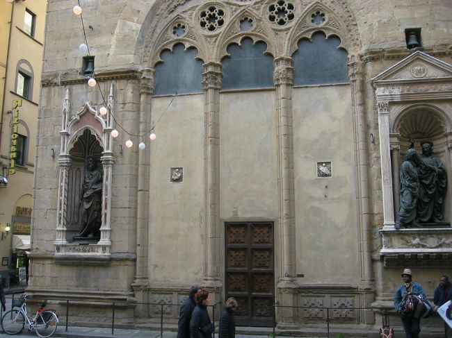 町全体が美術館と言われる訳が分かります。