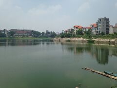 西湖に出ましたが、ここで道は行き止まり