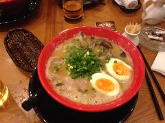 ただし目的地はこの向かいにあるラーメンです