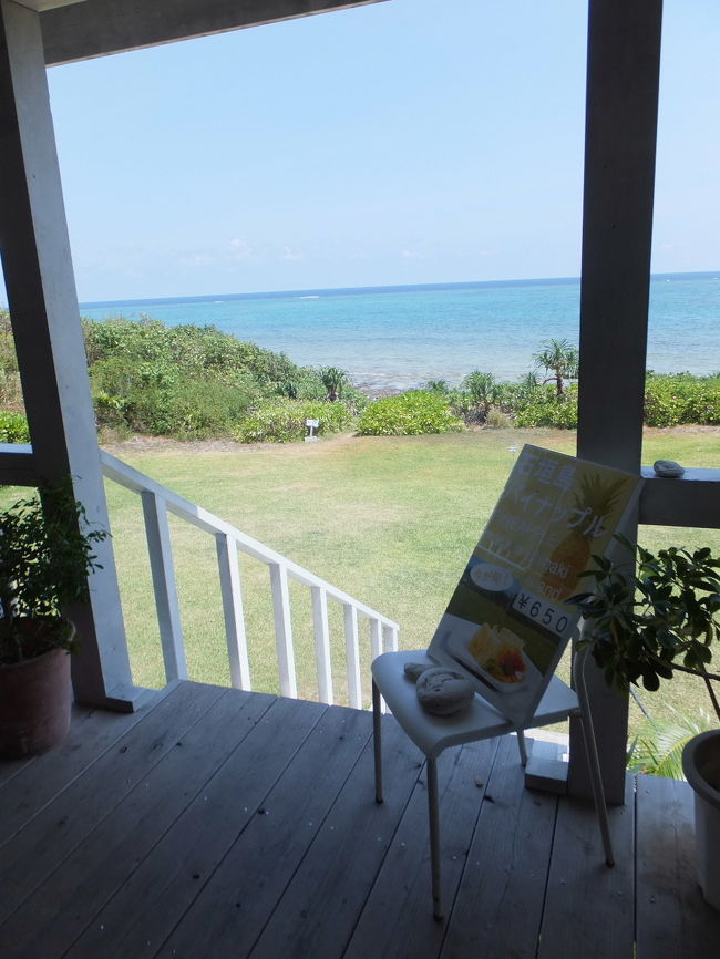 レンタカーを借りて、<br />まずは、ランチ！！<br />海を眺めながら食事が出来るプカプカへ。<br />