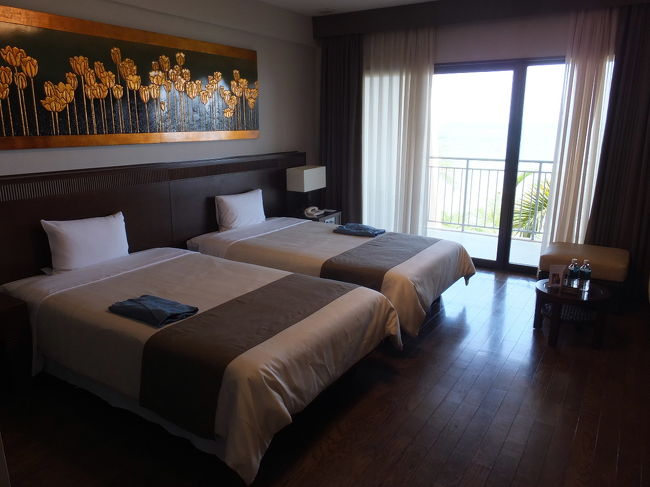 石垣島でのお宿は、<br />グランヴィリオホテル。<br />オーシャン＆サンセットビューで、<br />お部屋からの眺めは良好♪<br /><br />