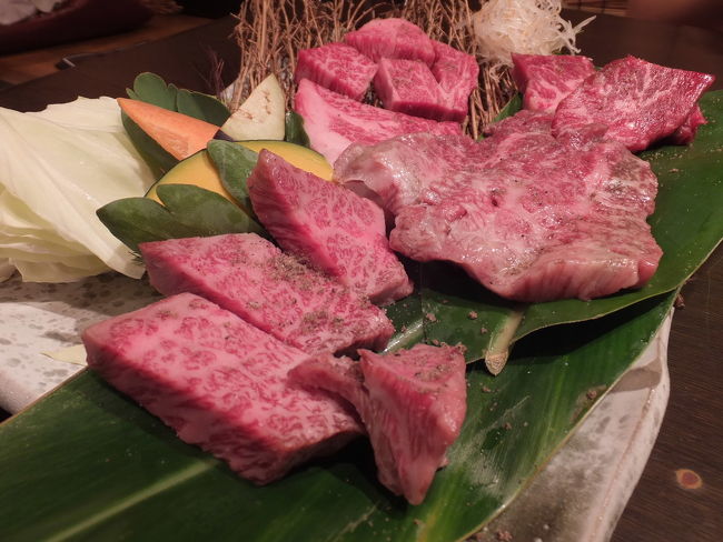 この日の夕飯は、きたうち牧場で石垣牛の焼肉！<br />予約をしていたので、すぐに席につけました。<br />お肉は、厚くて、食べ応えがあって、<br />味もとろけるような美味しさで、最高でした♪