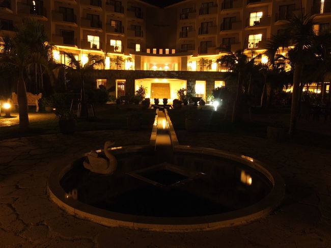 ホテル正面を。