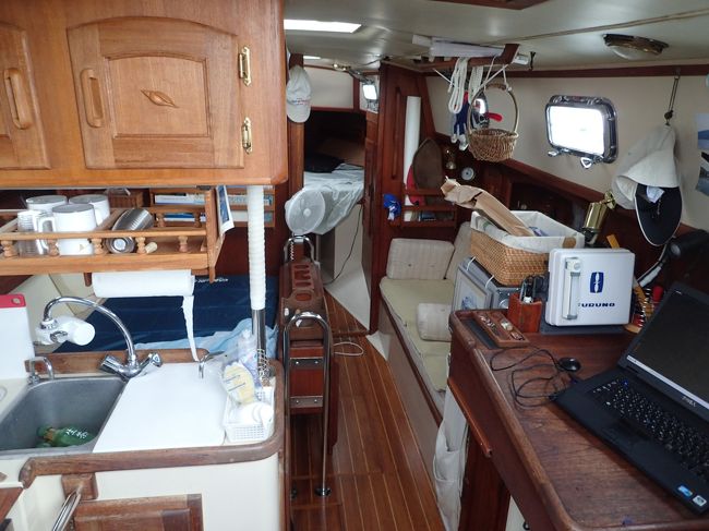 キャビンの中は生活感が・・・