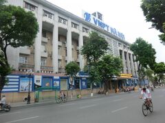 6:23
ハノイ中央郵便局です。
空港行きのバス停を確認に来ました。