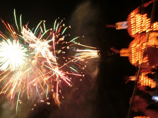 また花火があがる