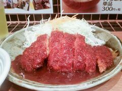 ひつまぶしが混んでしたので、味噌カツ。味噌ダレ好きです。