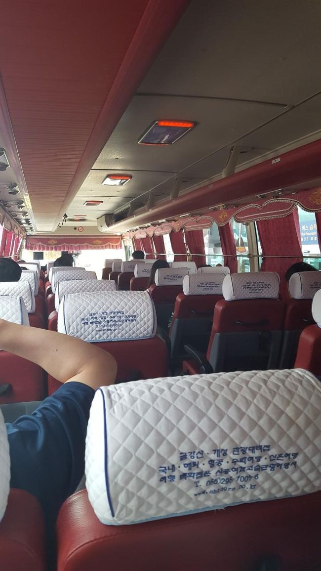 ごたごたしたけどなんとか乗れたし、まぁ良しとしよう。<br />座ってから、こんな風に次のチケットで前のバスに乗ったりするからずれていって<br />機械上チケットは買えないけど空席ができたりするのか・・・と納得。<br />いや、日本じゃあり得ないけど( ﾟДﾟ)