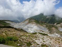 計画より早く室堂に到着し、時間の余裕があったので、しばし室堂を散策してみました。写真は地獄谷です。