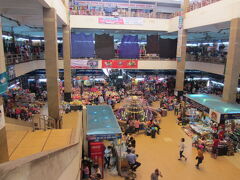 ロンビエン・バスターミナルに戻り次に向かったのは、ドンスアン市場。
