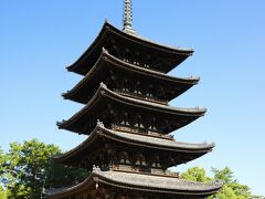 奈良公園にやってきました。

興福寺