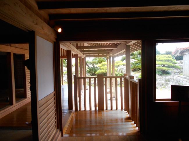 正殿の中にも入ることが出来ます。<br />無料のガイドを使用したので、よくわかる説明で大変勉強になりました。