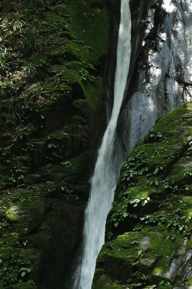 <br />こんな細い滝も。