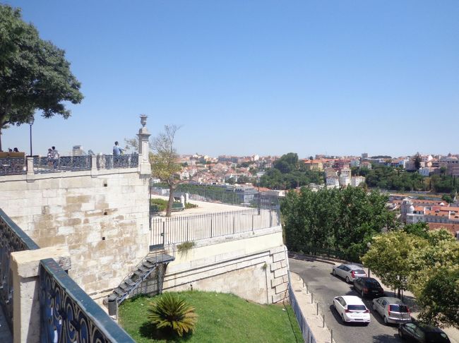 グロリア線のケーブルカーで数分で到着