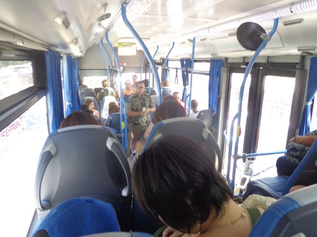 どうやらバスが故障した模様<br />別なバスが到着し、そちらに再乗車<br />