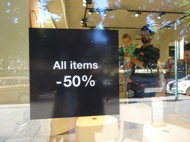 ５０％OFFのバーゲン中で、カップを購入。