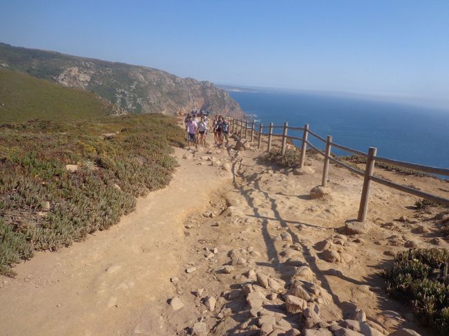 岩がゴツゴツしていて、歩きにくい