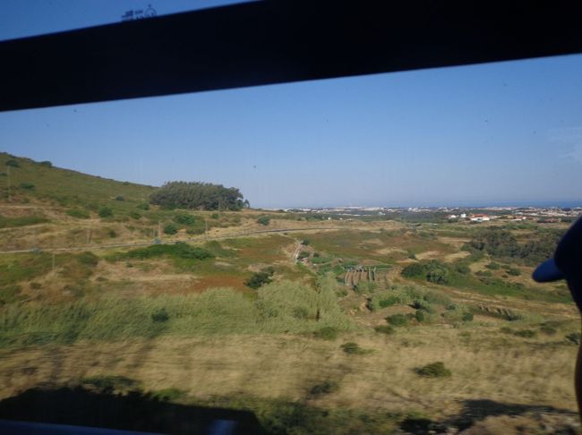 日本人のカップルさん、ありがとう<br />バスに乗り込み、手を振る