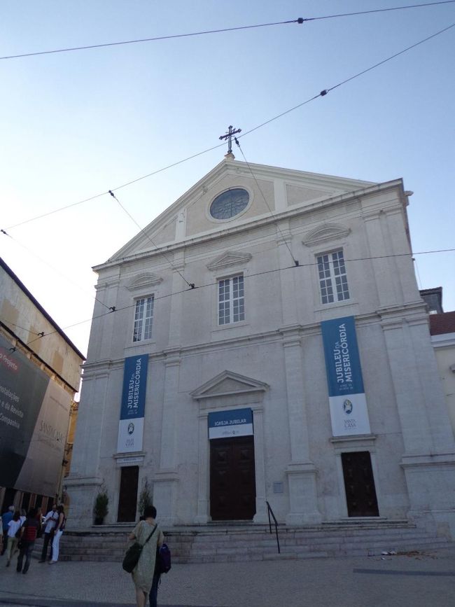 この教会を過ぎるとお目当てのホテルが<br />.......なかった！！<br />ホテルは買収され、評判のレストランはなくなっていた。<br />ホテルのレセプションスタッフに近くに寿司が食べられるレストランを教えてもらい、行ってみることにした