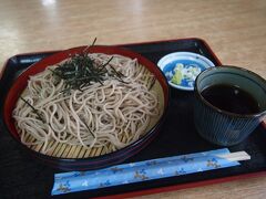 お昼は軽く、ざるそばにしました。
九割そばとのことでしたが、地元のそば粉を使っているかは分かりません。
