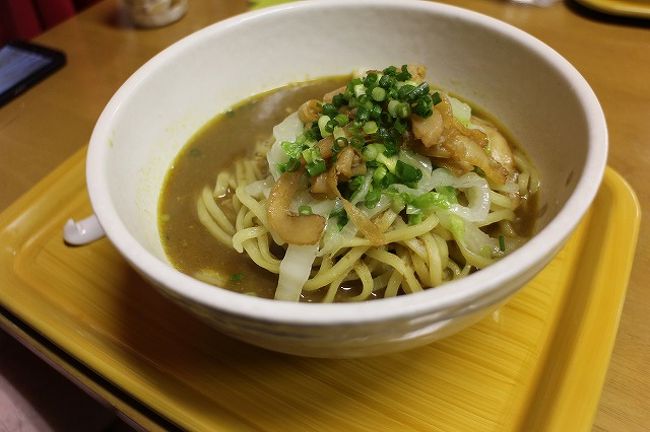 主人は、２番人気のみそカレーそば（７００円）<br />これでも、かなりスパイシー。<br />でもスッゴク美味しかった。