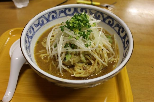 そして私は、１番人気のみそ野菜そば（７００円）<br />麺はもちもちでみそスープが濃厚で美味しかった〜。<br />女性店主ひとりで切り盛りしていて、色白の美人さん。<br />石垣の方ではないなと思ったら、北海道出身とのこと。<br />今度は塩味が食べてみたいな〜。<br />かなりオススメです。<br />ランチ代：２，１００円