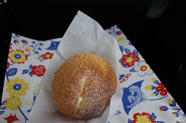 口の中がピリ辛なので、甘いスイーツで中和しましょうね。<br />石垣島の有名店【お菓子のマルシェ】。<br />クッキーシューのクリームはその場で入れてくれます。（＠１６０円×２）<br />驚くほどの美味しさではなかったな。<br />普通に美味しいです。<br />