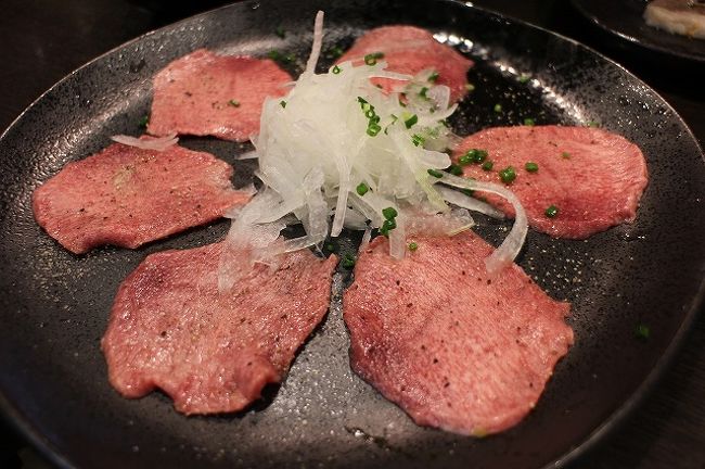 ネギタン（１，２９０円）<br />こんなに柔らかいタンはなかなかありません。<br />焼きシャブ同様玉ねぎを巻いていただきますが、こちらはしっかり焼きます。