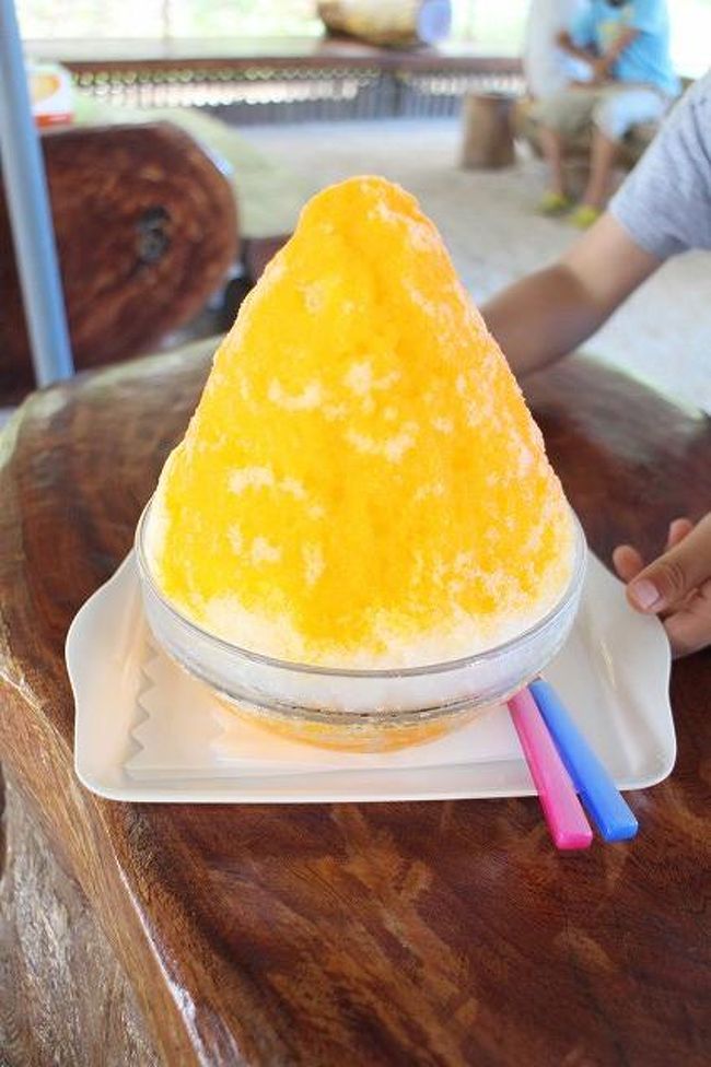 息子達がオーダーしたのは、マンゴーかき氷（４００円）