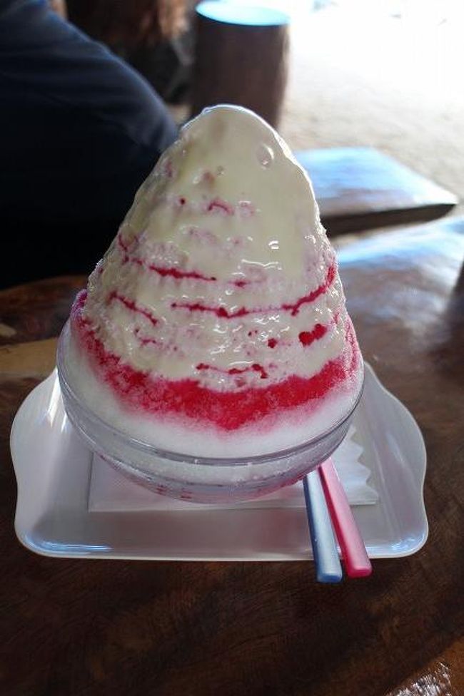 私と主人が一緒にいただいたのは、いちごの練乳トッピング（５００円）