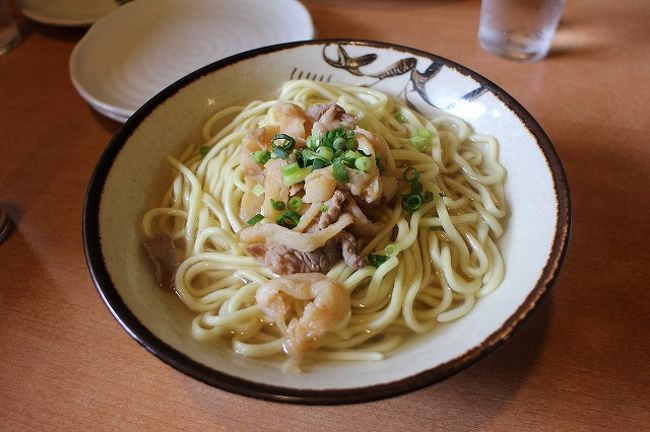 八重山そば（５５０円）<br />至って普通なお味。