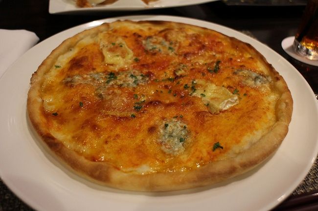 ４種のチーズピザ（８００円）<br />このピザ、絶品でした。