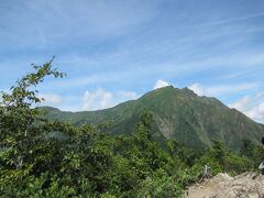 谷川岳の主峰がすぐそばに見えました（岩肌がゴツゴツしてて、ちょっと怖そう・・・）