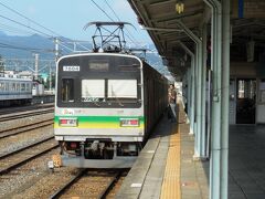 寄居駅停車中の秩父鉄道電車。
寄居駅は東武東上線、秩父鉄道線、八高線が接続するジャンクションだが、構内が広いわりに閑散としてのどか。