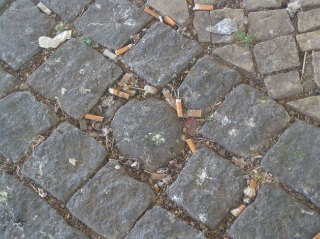 タバコが沢山つまっていて、ちょっとキタナイ。。