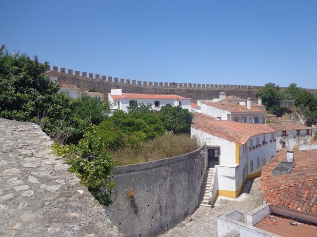 これから1周する城壁が見えます。<br />予想よりもずっと大きいなぁ。